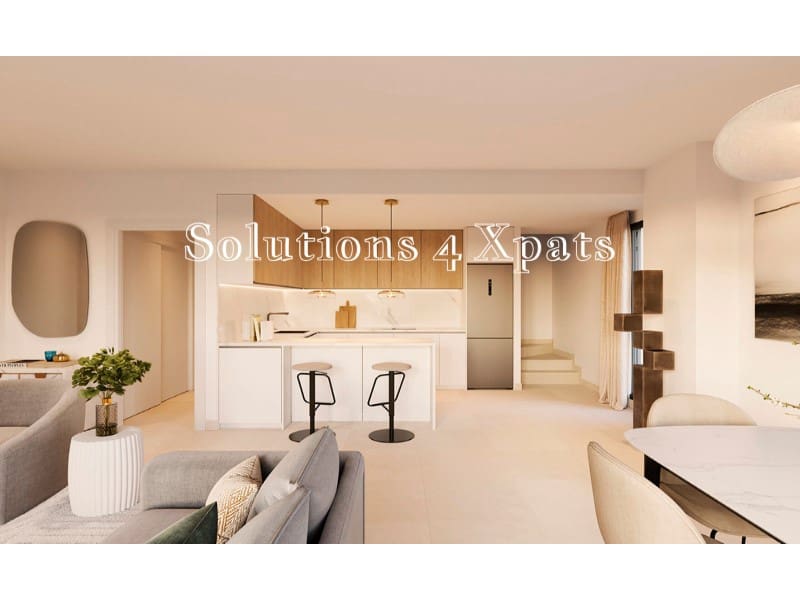 Paritalo myytävänä paikassa Lagos mukana 
autotalli - 435 000 € (Ref: 9356777)