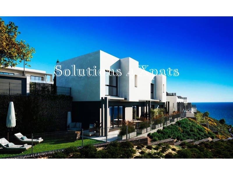 Paritalo myytävänä paikassa Lagos mukana 
autotalli - 435 000 € (Ref: 9356777)