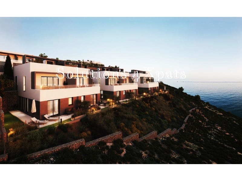 Paritalo myytävänä paikassa Lagos mukana 
autotalli - 435 000 € (Ref: 9356777)