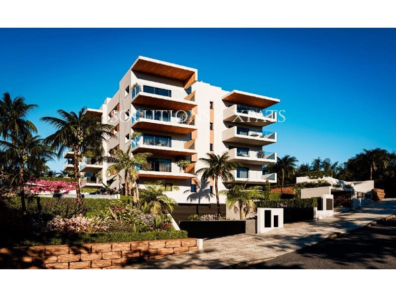 Apartament na sprzedaż w Estepona z basenem garażem - 438 000 € (Ref: 9547865)