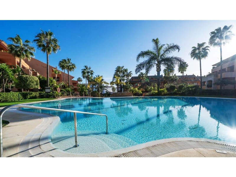 3 bedroom Apartment for sale in Marbella with garage - € 1,300,000 (Ref: 9747003)