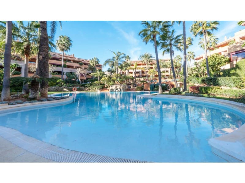 3 bedroom Apartment for sale in Marbella with garage - € 1,300,000 (Ref: 9747003)