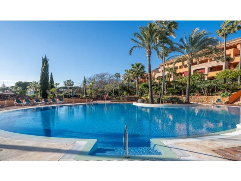 3 bedroom Apartment for sale in Marbella with garage - € 1,300,000 (Ref: 9747003)
