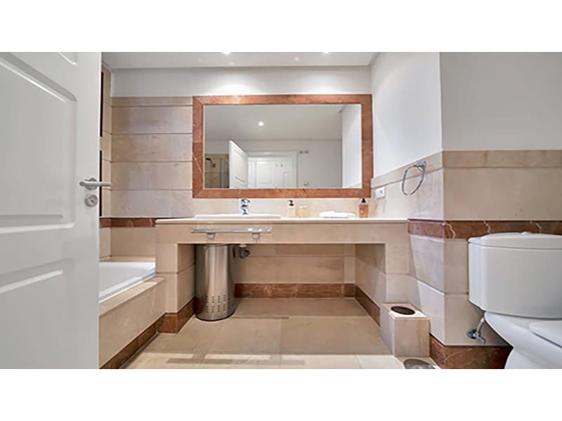 3 bedroom Apartment for sale in Marbella with garage - € 1,300,000 (Ref: 9747003)