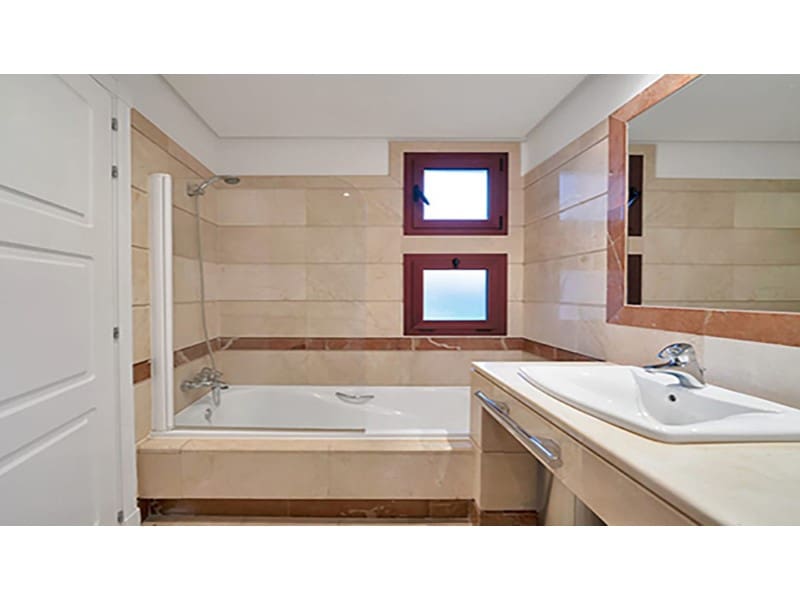 3 bedroom Apartment for sale in Marbella with garage - € 1,300,000 (Ref: 9747003)