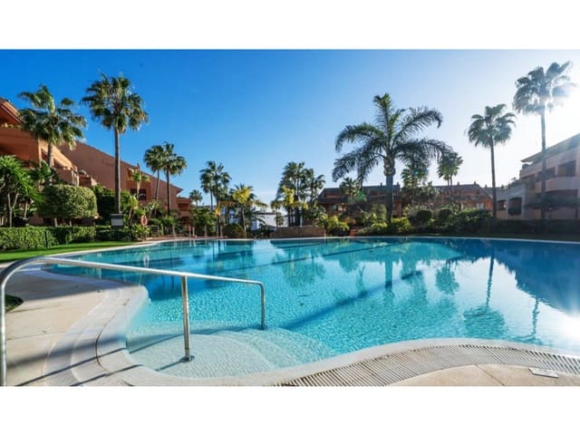 3 sovrum Lägenhet till salu i Bahía de Marbella, Marbella med garage - 1 300 000 € (Ref: 9747003)