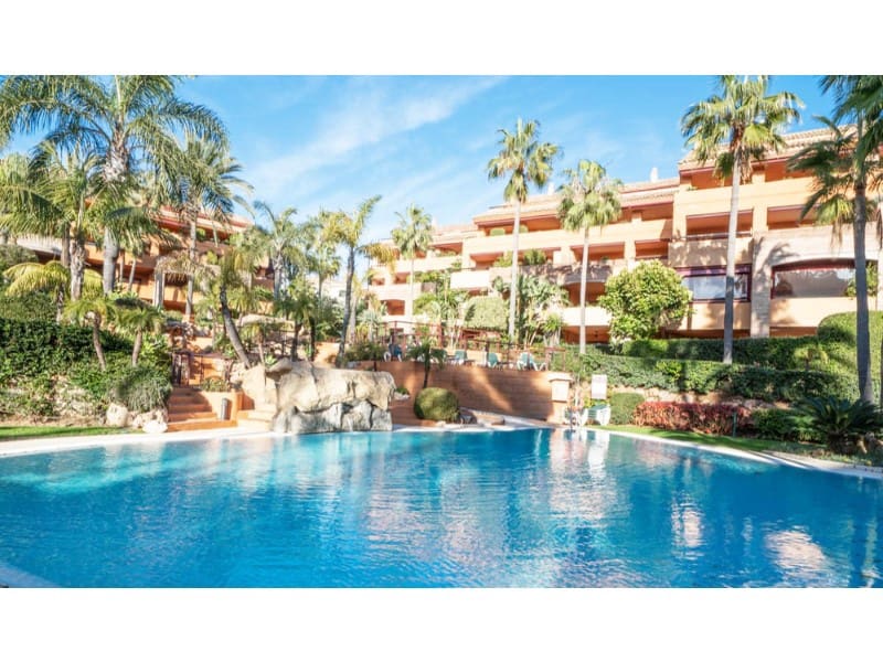 3 bedroom Apartment for sale in Marbella with garage - € 1,300,000 (Ref: 9747003)