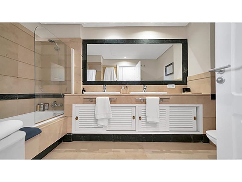 3 bedroom Apartment for sale in Marbella with garage - € 1,300,000 (Ref: 9747003)