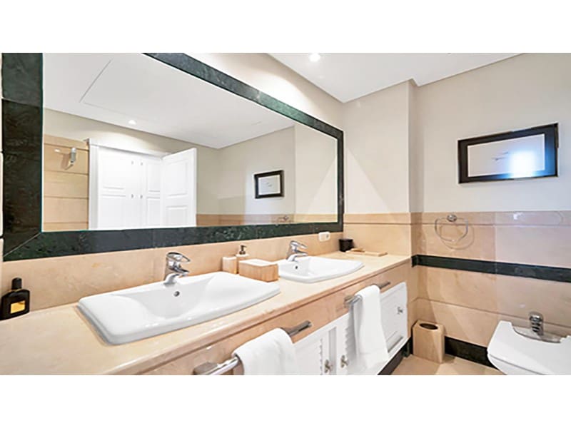 3 bedroom Apartment for sale in Marbella with garage - € 1,300,000 (Ref: 9747003)