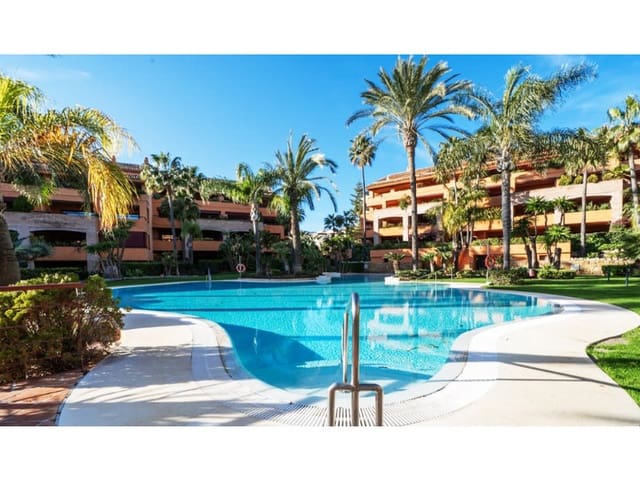 3 sovrum Lägenhet till salu i Bahía de Marbella, Marbella med garage - 1 300 000 € (Ref: 9747003)