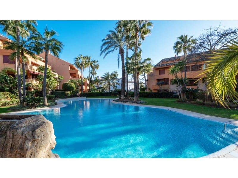 3 bedroom Apartment for sale in Marbella with garage - € 1,300,000 (Ref: 9747003)