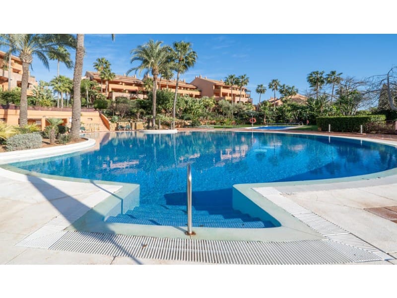 3 bedroom Apartment for sale in Marbella with garage - € 1,300,000 (Ref: 9747003)