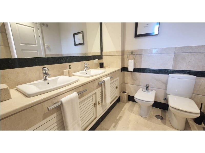 3 bedroom Apartment for sale in Marbella with garage - € 1,250,000 (Ref: 9747003)