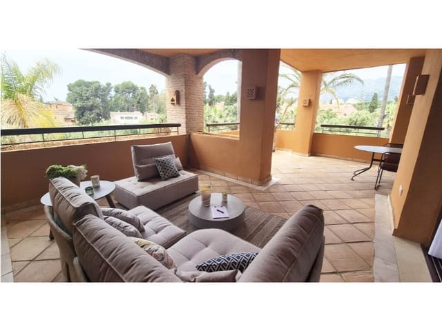 3 bedroom Apartment for sale in Bahía de Marbella, Marbella with garage - € 1,250,000 (Ref: 9747003)