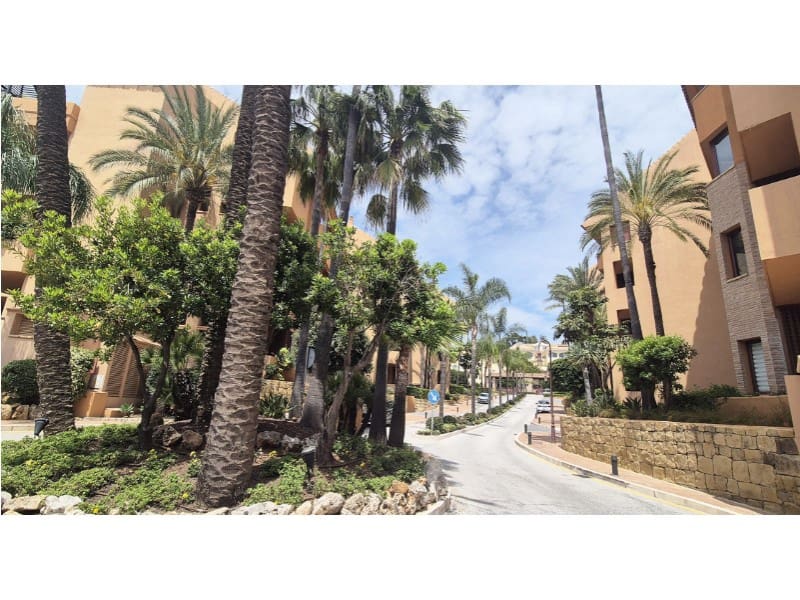 3 bedroom Apartment for sale in Marbella with garage - € 1,250,000 (Ref: 9747003)