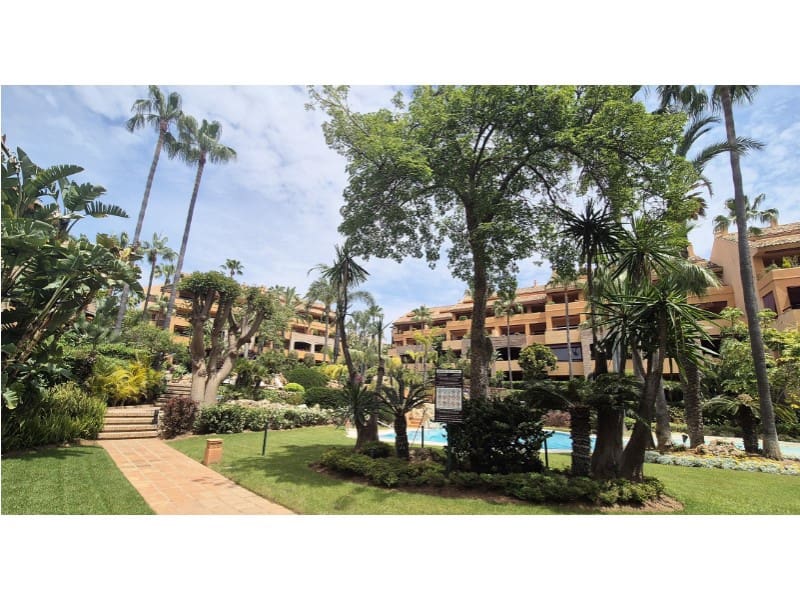 3 bedroom Apartment for sale in Marbella with garage - € 1,250,000 (Ref: 9747003)