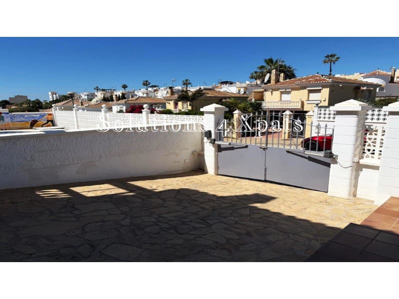 3 bedroom Villa for sale in Almayate with garage - € 624,900 (Ref: 9880756)