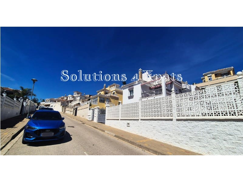 3 bedroom Villa for sale in Almayate with garage - € 624,900 (Ref: 9880756)