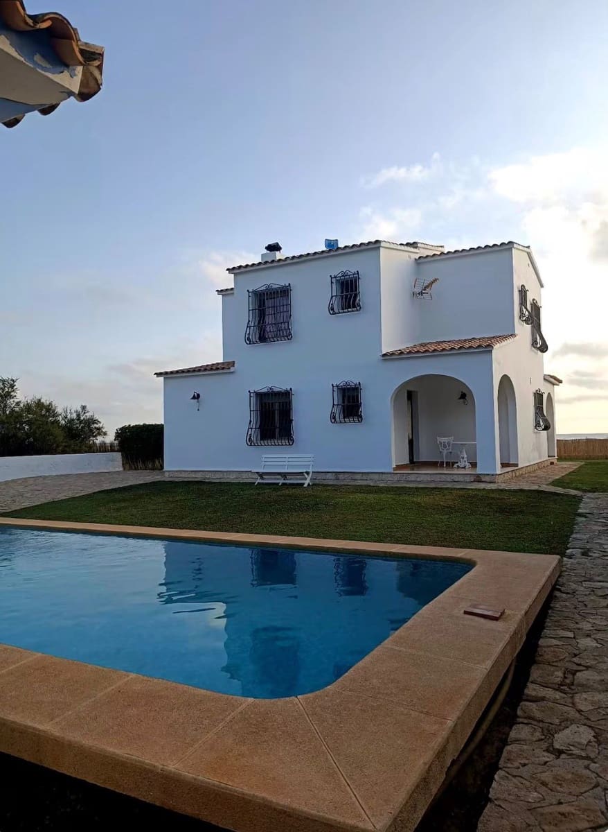 4 quarto Moradia para venda em Denia com piscina garagem - 1 379 000 € (Ref: 10048061)