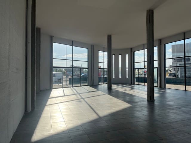 Kaupallinen vuokrattavana paikassa El Vergel / Verger - 1 600 € (Ref: 10059494)