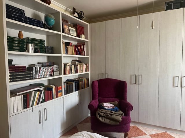 6 bedroom Townhouse for sale in Ondara - € 199,000 (Ref: 8796661)