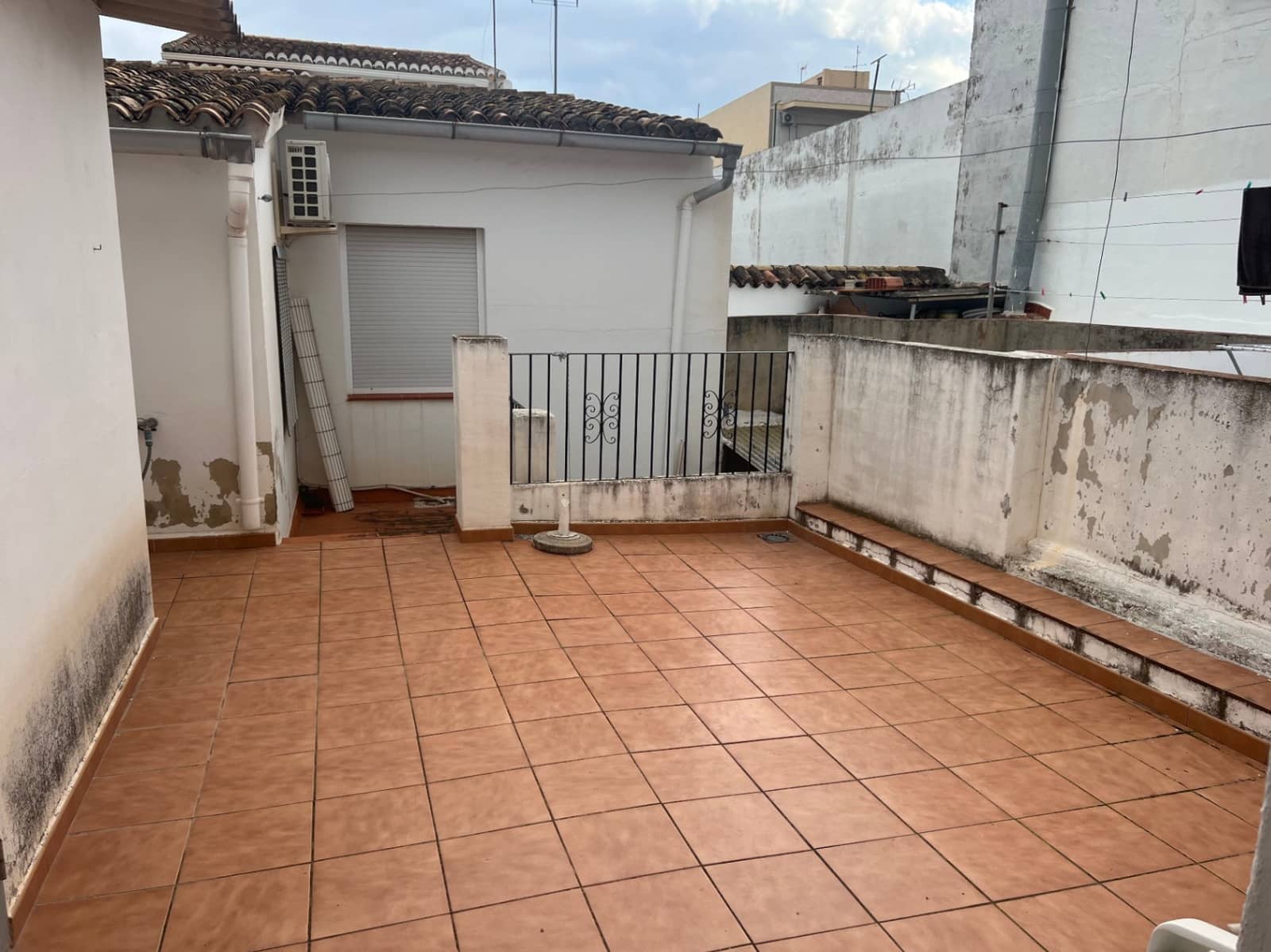 6 bedroom Townhouse for sale in Ondara - € 199,000 (Ref: 8796661)