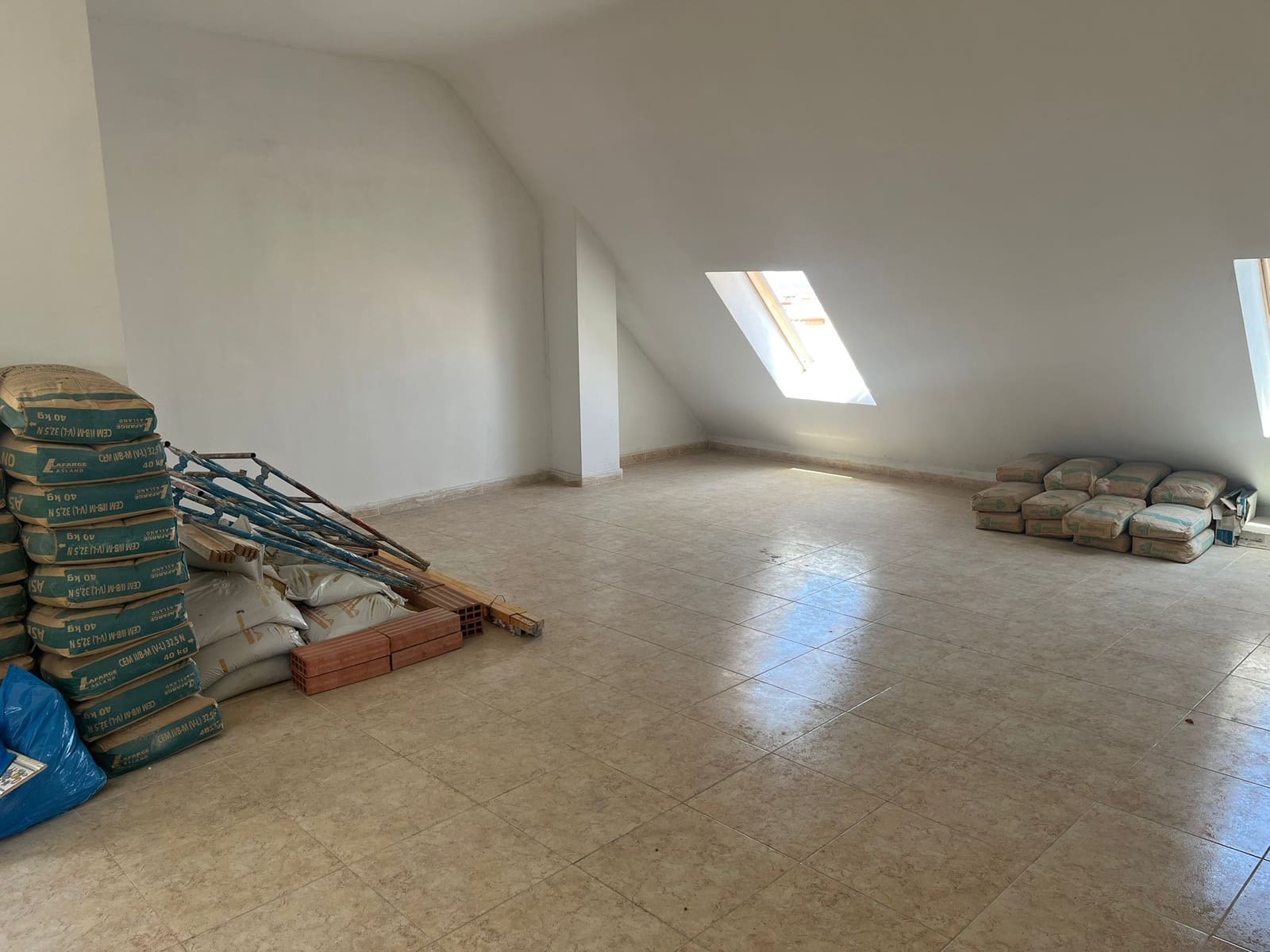 Loft til salg i Denia med garage - € 81.000 (Ref: 9186251)