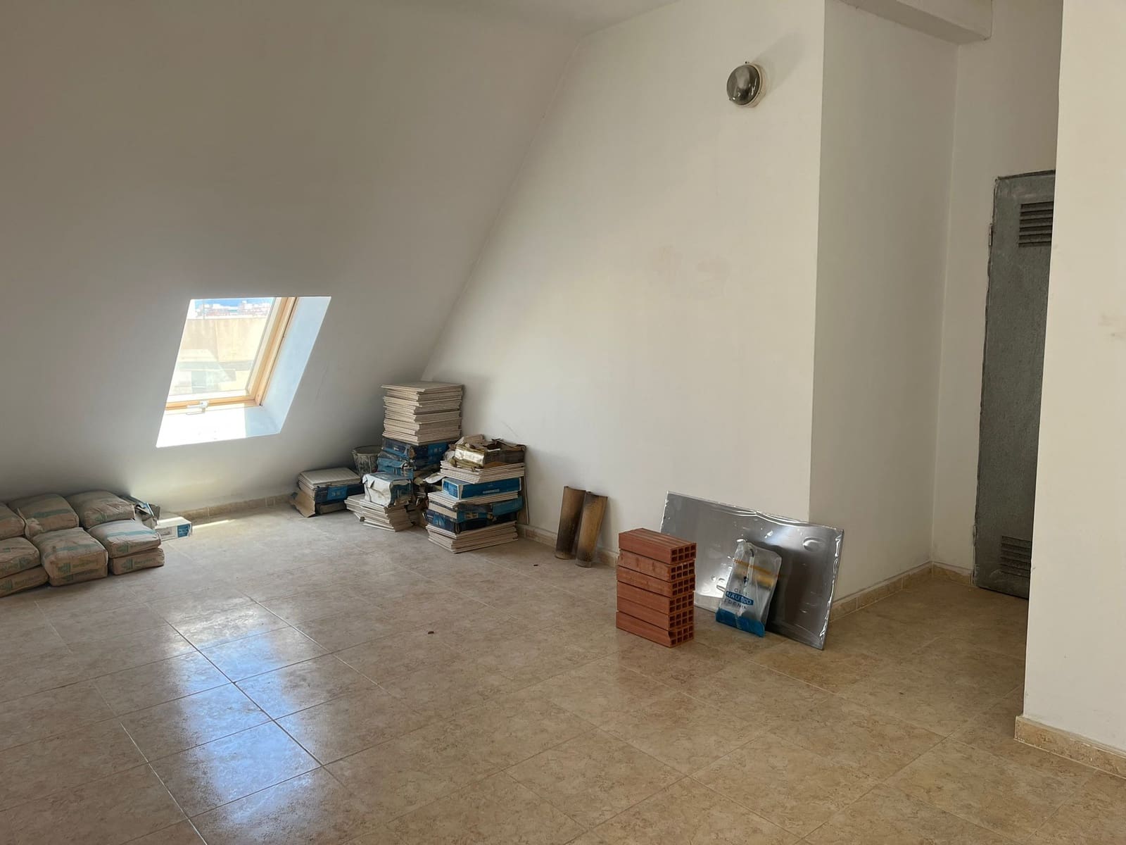 Loft til salg i Denia med garage - € 81.000 (Ref: 9186251)