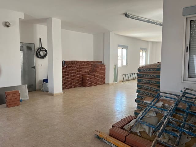 Loft til salg i Centro Urbano, Dénia med garage - € 81.000 (Ref: 9186251)