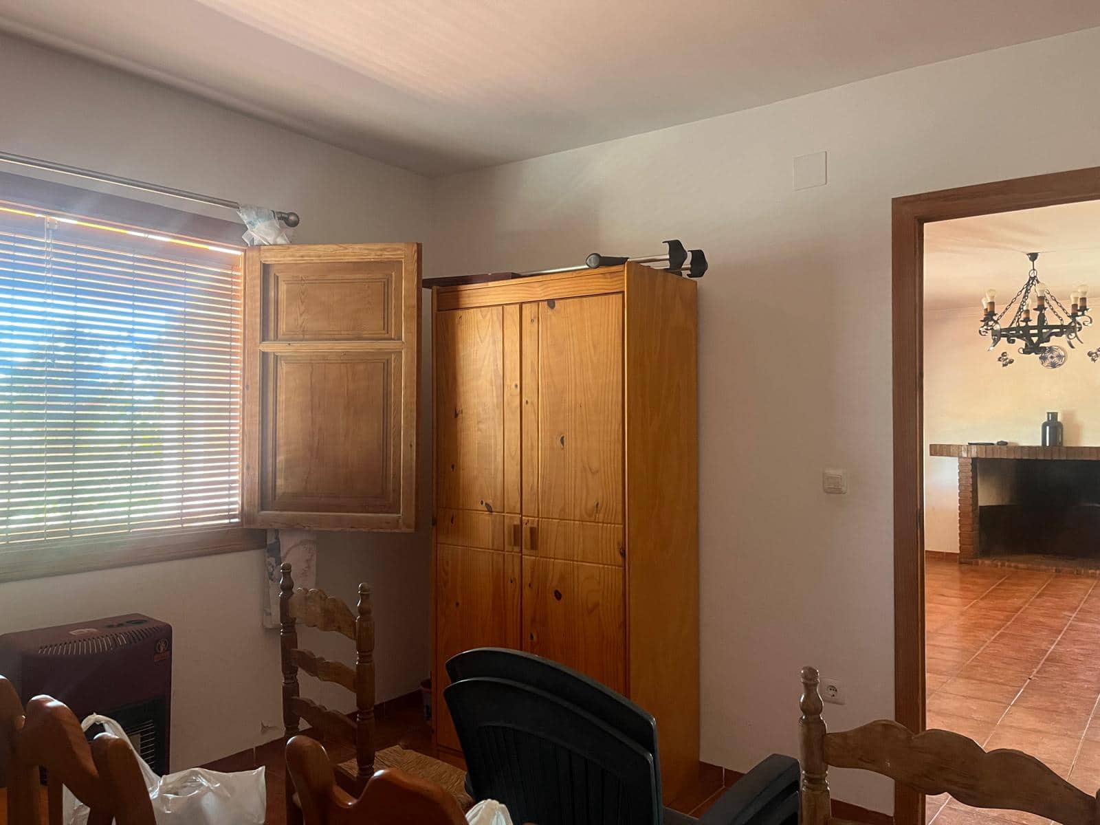 5 bedroom Villa for sale in Oliva with pool garage - € 360,000 (Ref: 9752505)