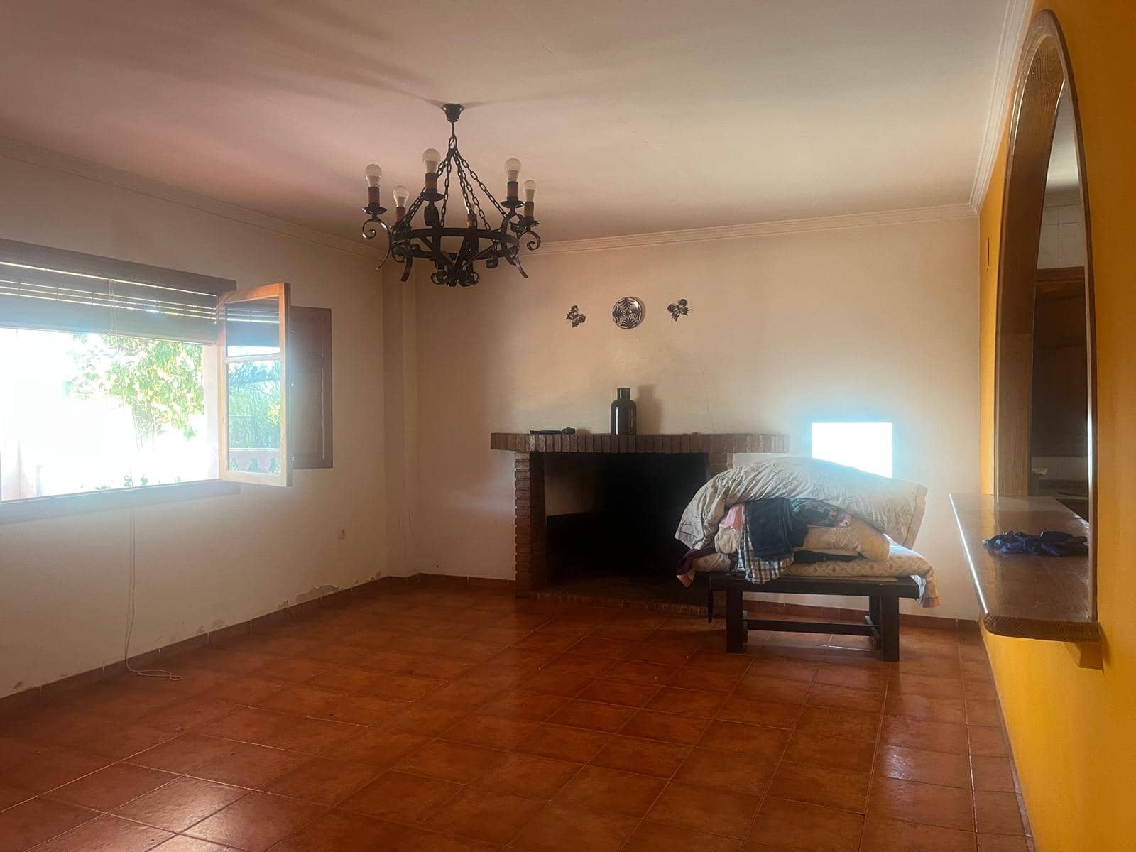 5 bedroom Villa for sale in Oliva with pool garage - € 360,000 (Ref: 9752505)