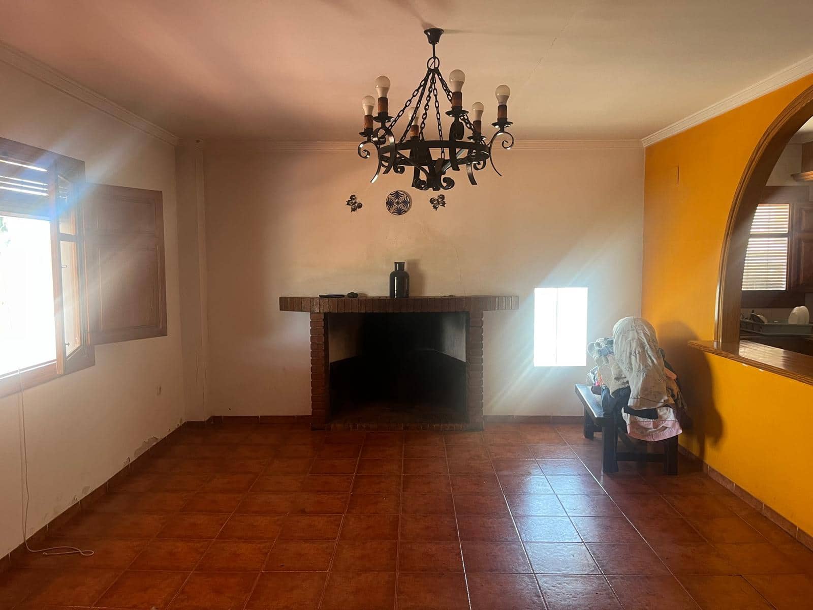 5 bedroom Villa for sale in Oliva with pool garage - € 360,000 (Ref: 9752505)