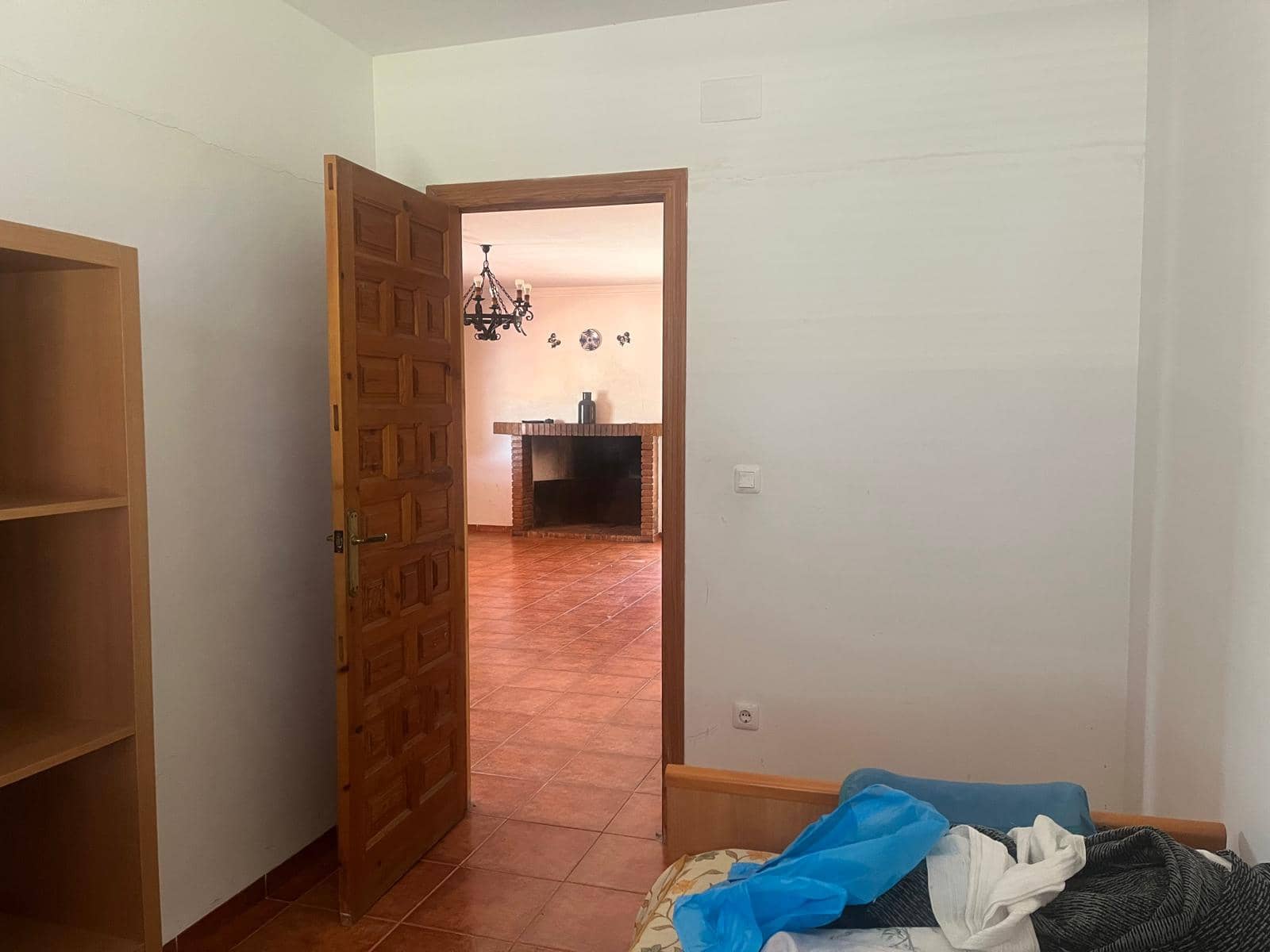 5 bedroom Villa for sale in Oliva with pool garage - € 360,000 (Ref: 9752505)