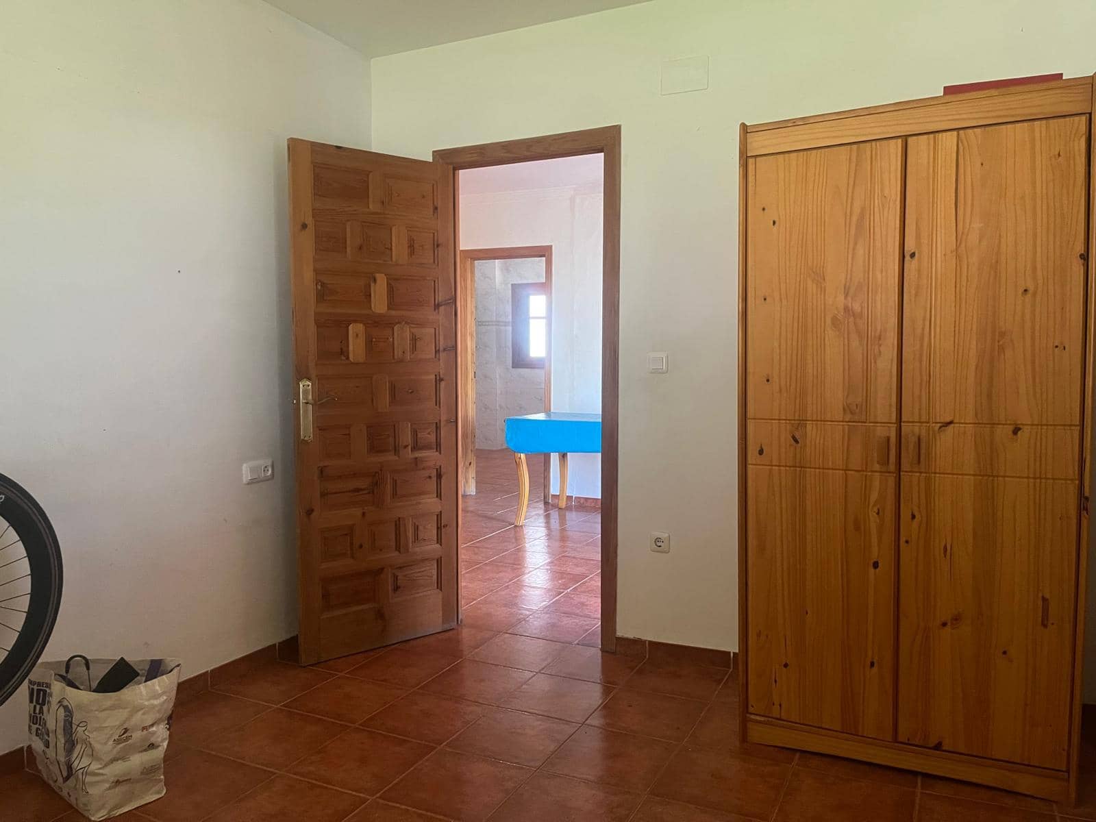 5 bedroom Villa for sale in Oliva with pool garage - € 360,000 (Ref: 9752505)