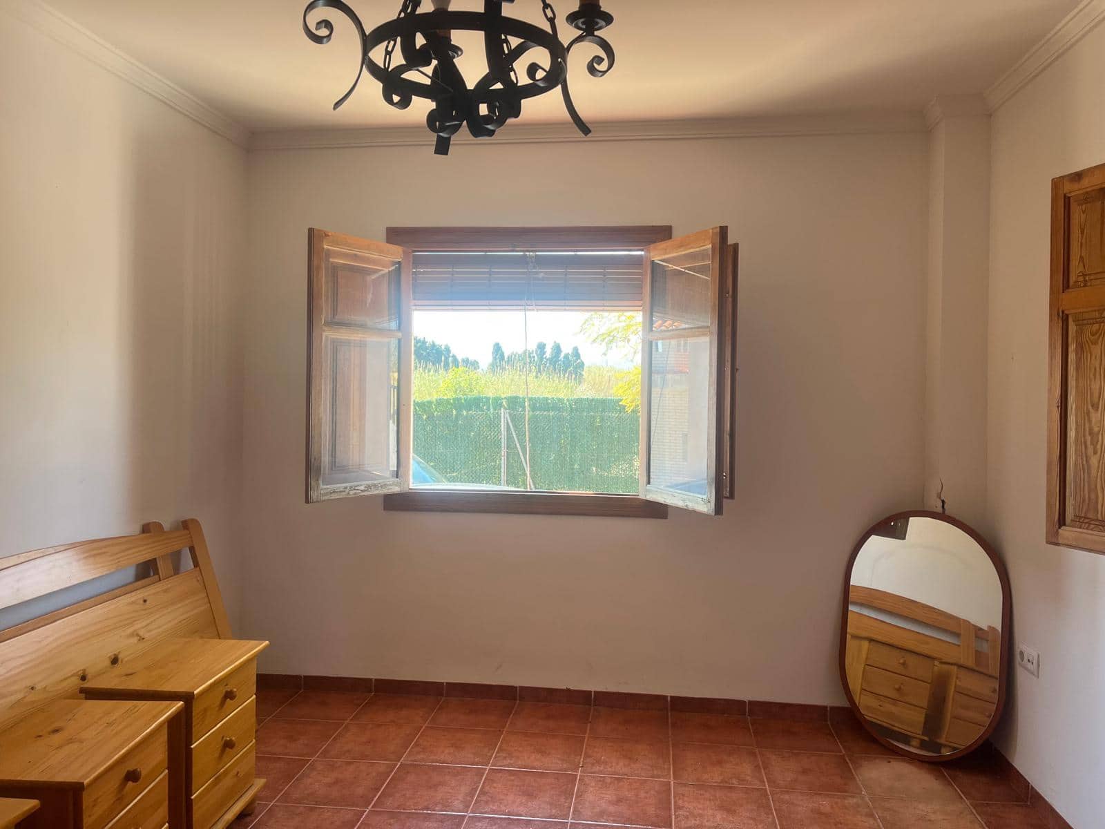 5 bedroom Villa for sale in Oliva with pool garage - € 360,000 (Ref: 9752505)