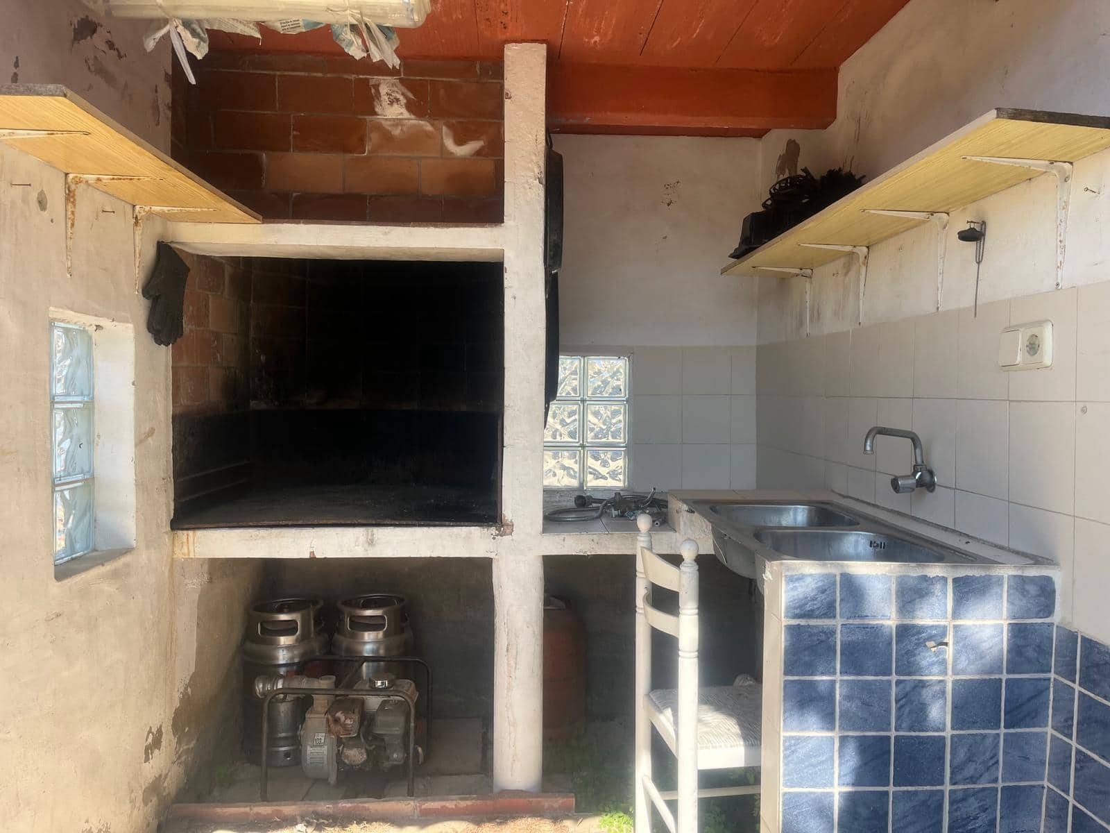 5 bedroom Villa for sale in Oliva with pool garage - € 360,000 (Ref: 9752505)