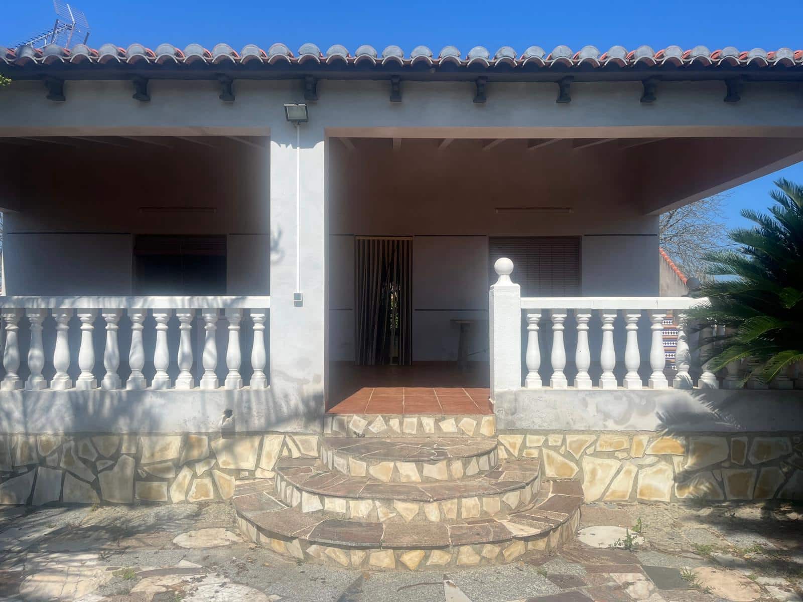 5 bedroom Villa for sale in Oliva with pool garage - € 360,000 (Ref: 9752505)
