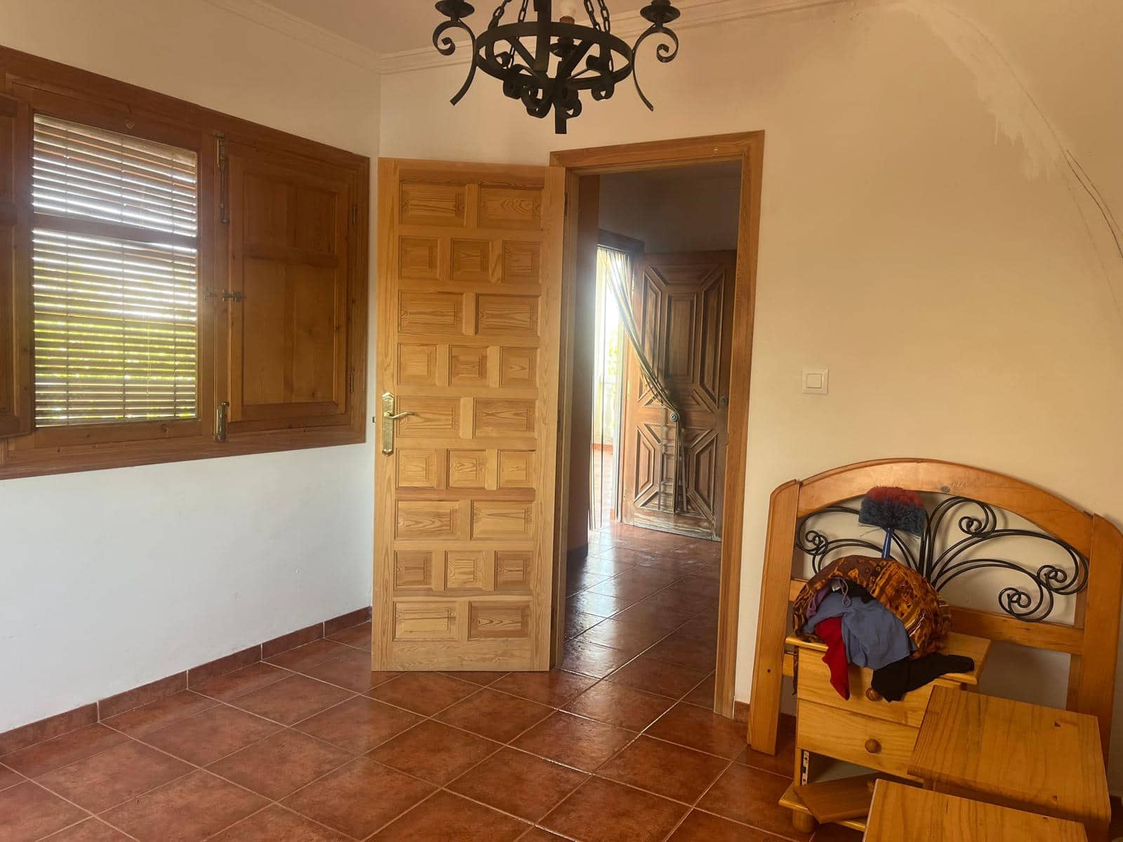 5 bedroom Villa for sale in Oliva with pool garage - € 360,000 (Ref: 9752505)