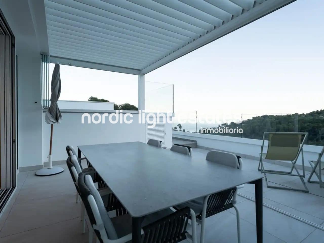 3 soveværelse Semi-Rækkehus til salg i La Herradura med swimmingpool garage - € 695.000 (Ref: 10001022)