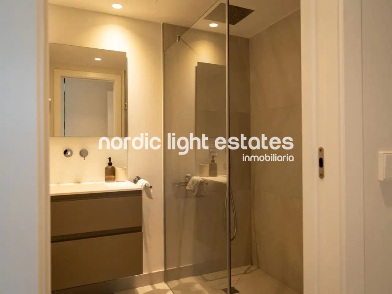 3 soveværelse Semi-Rækkehus til salg i La Herradura med swimmingpool garage - € 695.000 (Ref: 10001022)