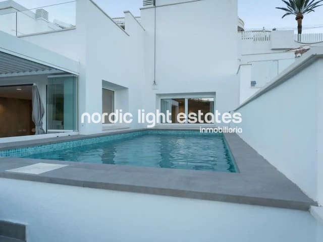 3 soveværelse Semi-Rækkehus til salg i La Herradura, Almuñécar med swimmingpool garage - € 695.000 (Ref: 10001022)