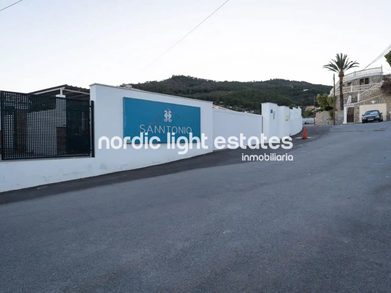 3 soveværelse Semi-Rækkehus til salg i La Herradura med swimmingpool garage - € 695.000 (Ref: 10001022)