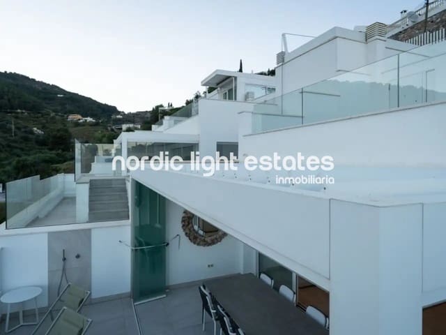 3 soveværelse Semi-Rækkehus til salg i La Herradura, Almuñécar med swimmingpool garage - € 695.000 (Ref: 10001022)