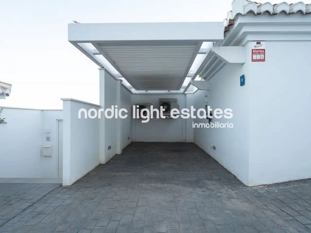 3 soveværelse Semi-Rækkehus til salg i La Herradura, Almuñécar med swimmingpool garage - € 695.000 (Ref: 10001022)