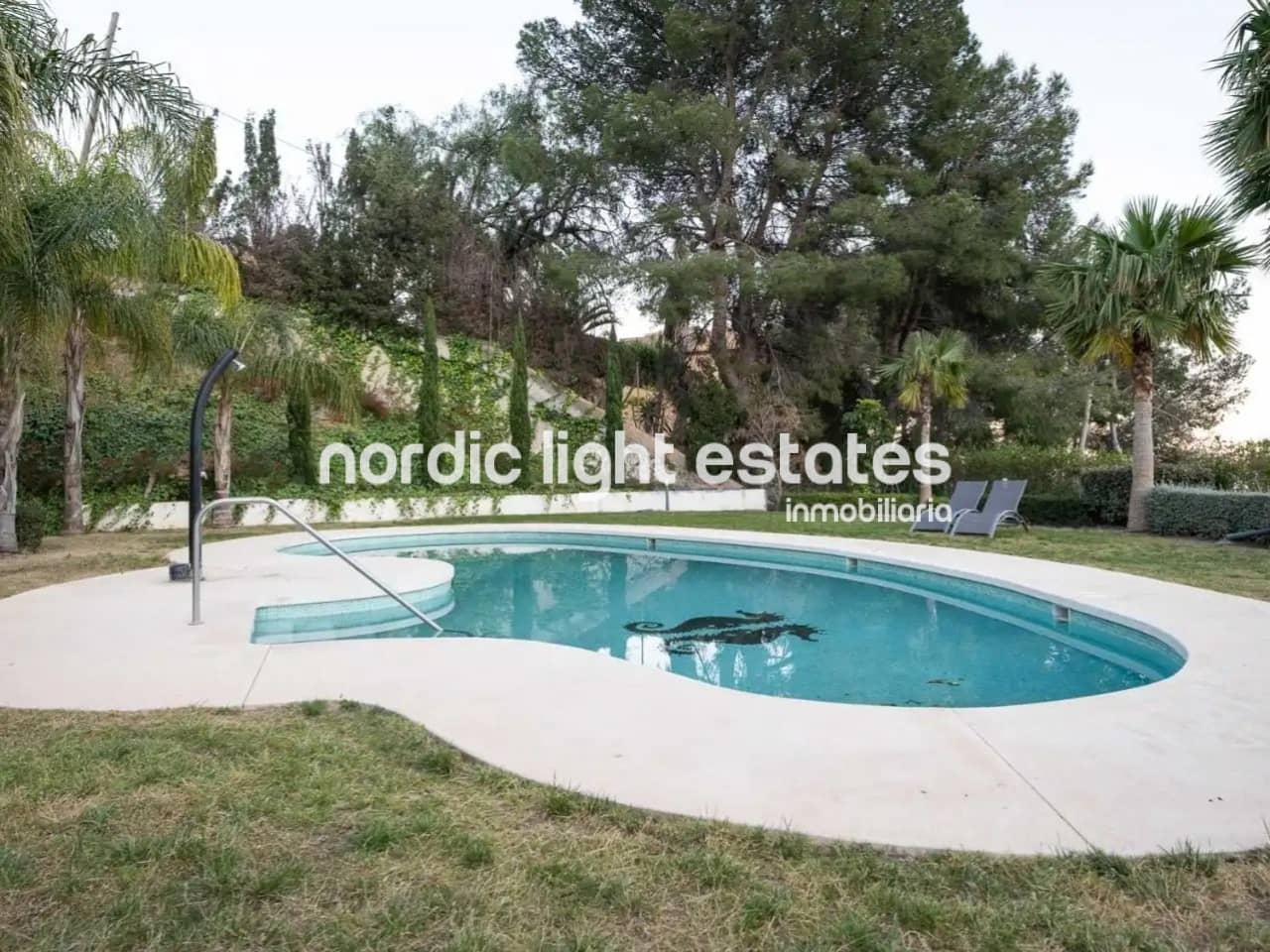 3 soveværelse Semi-Rækkehus til salg i La Herradura med swimmingpool garage - € 695.000 (Ref: 10001022)
