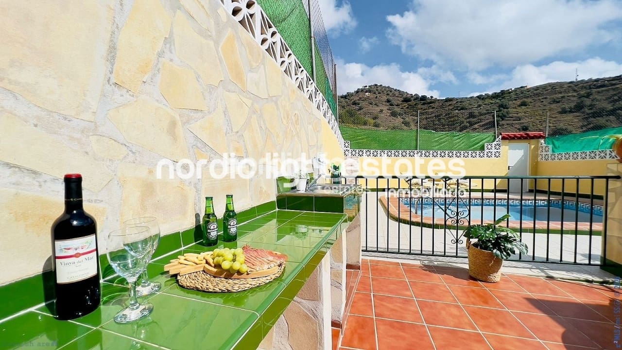 2 soveværelse Finca/Landehus til salg i Torrox med swimmingpool - € 259.000 (Ref: 10023194)