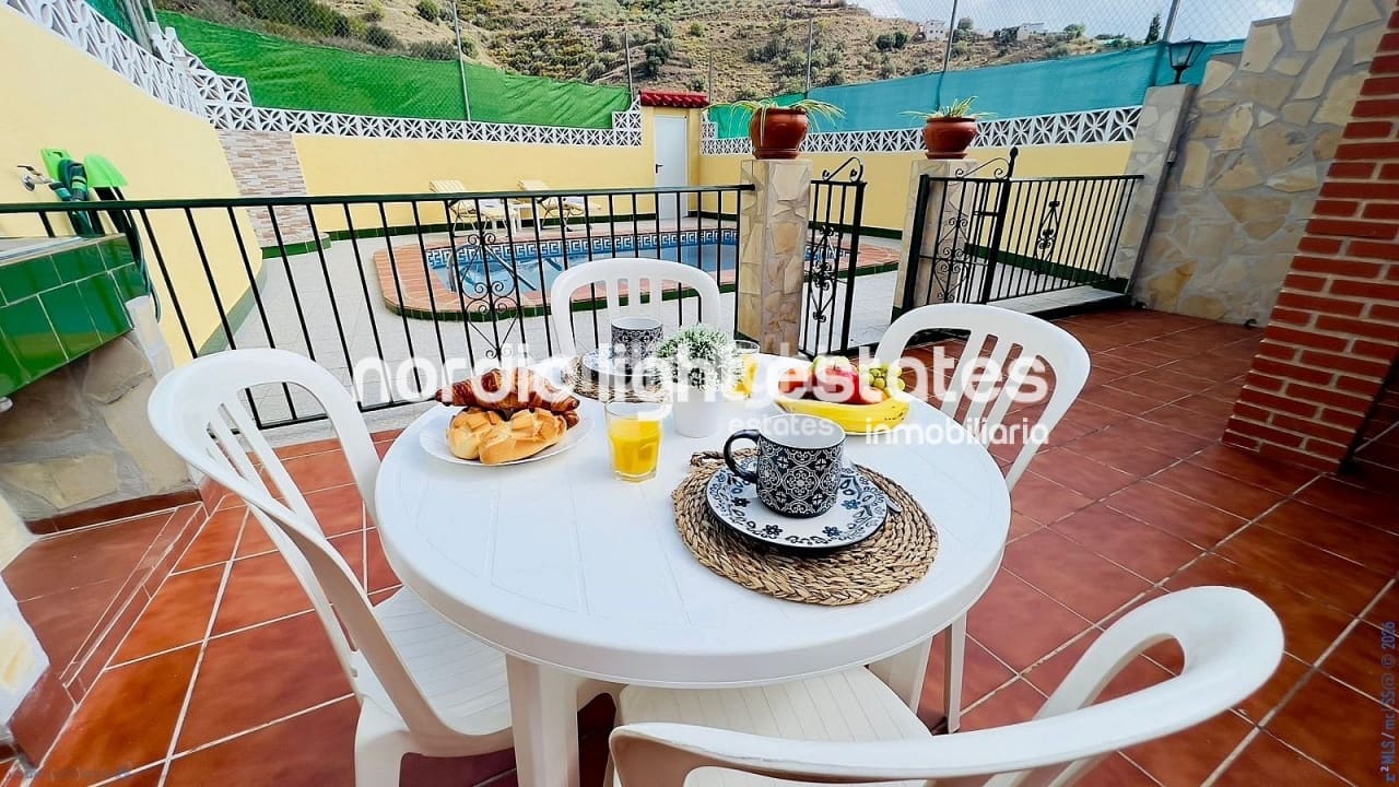 2 soveværelse Finca/Landehus til salg i Torrox med swimmingpool - € 259.000 (Ref: 10023194)