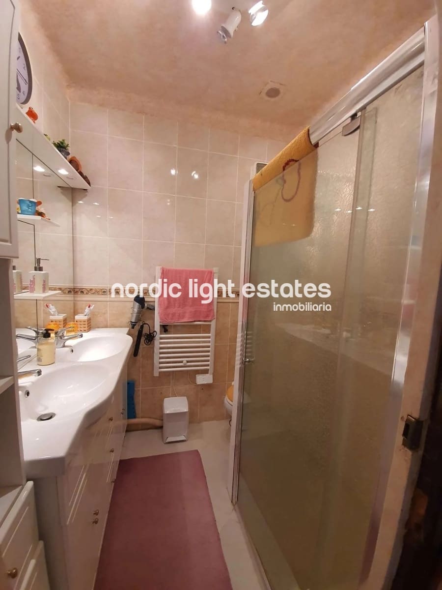 2 sovrum Semi-fristående Villa till salu i Nerja med pool - 350 000 € (Ref: 10031057)