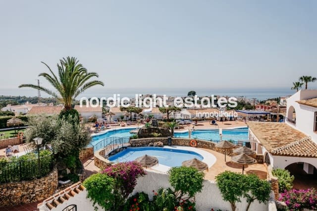 2 sovrum Semi-fristående Villa till salu i Nerja med pool - 350 000 € (Ref: 10031057)