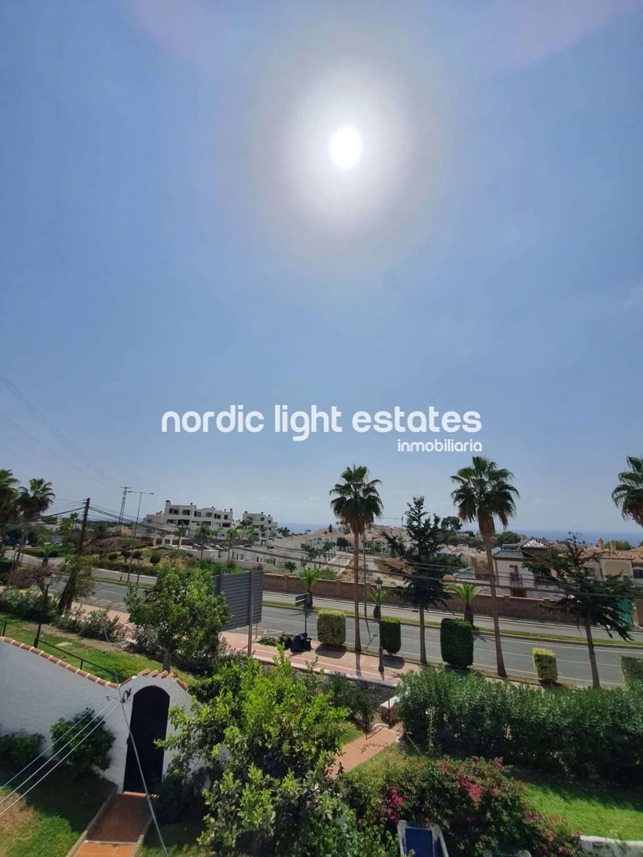 2 sovrum Semi-fristående Villa till salu i Nerja med pool - 350 000 € (Ref: 10031057)